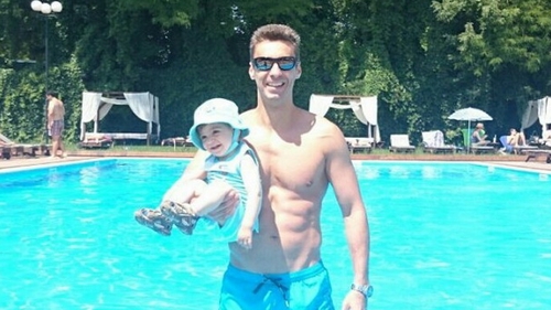 Mircea Badea, asa cum nu l-ati mai vazut vreodata. Cum il tine "durul" pe Vasilica 2014!