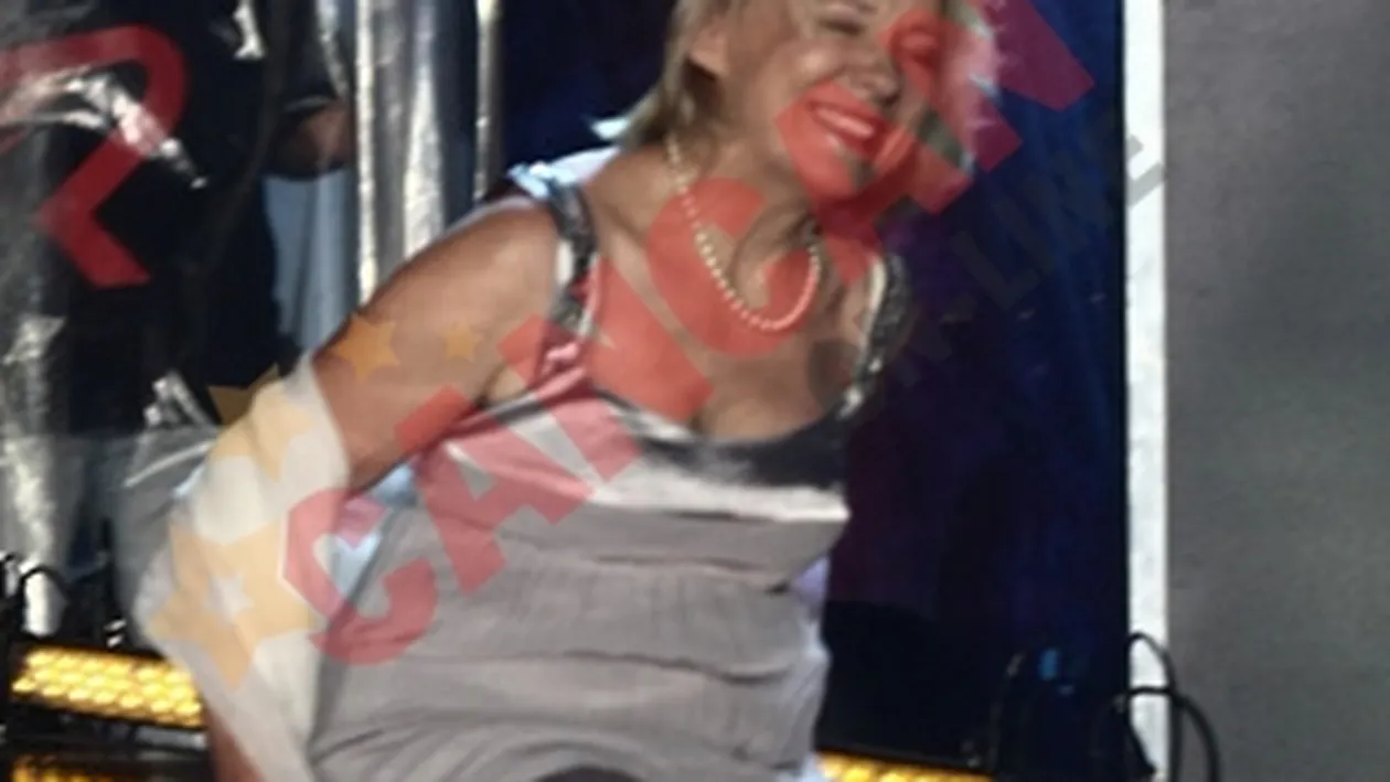 A cazut pe scena de la Mamaia