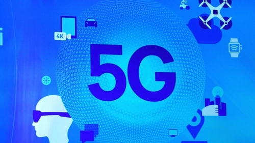 Telefoane mobile pliabile, 5G, pinholes si alte trenduri mobile tech in 2019