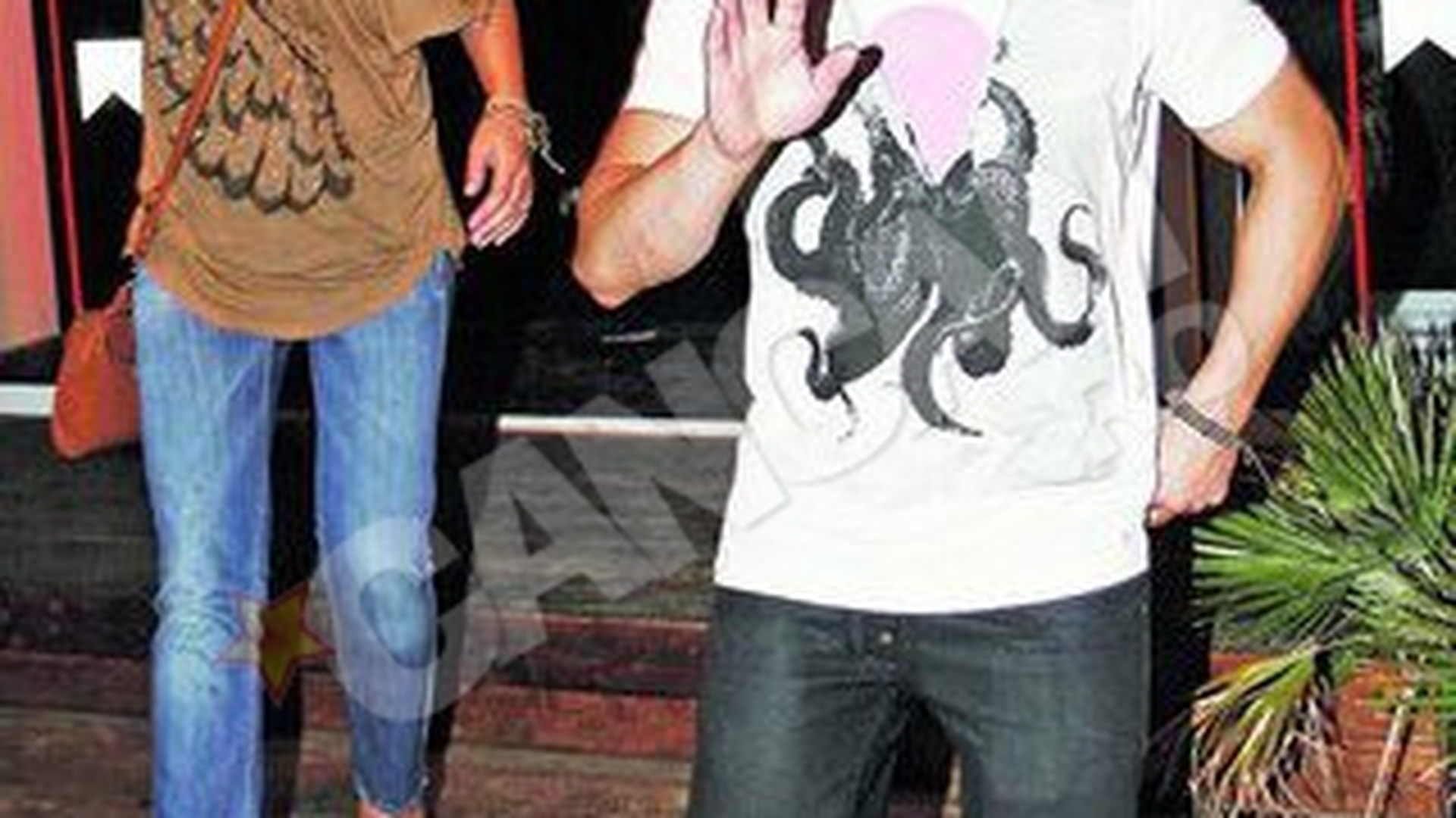 Roxana Ionescu a flirtat cu cel mai ravnit burlac al momentului! "Mama Natura" a evadat cu Pepe in club