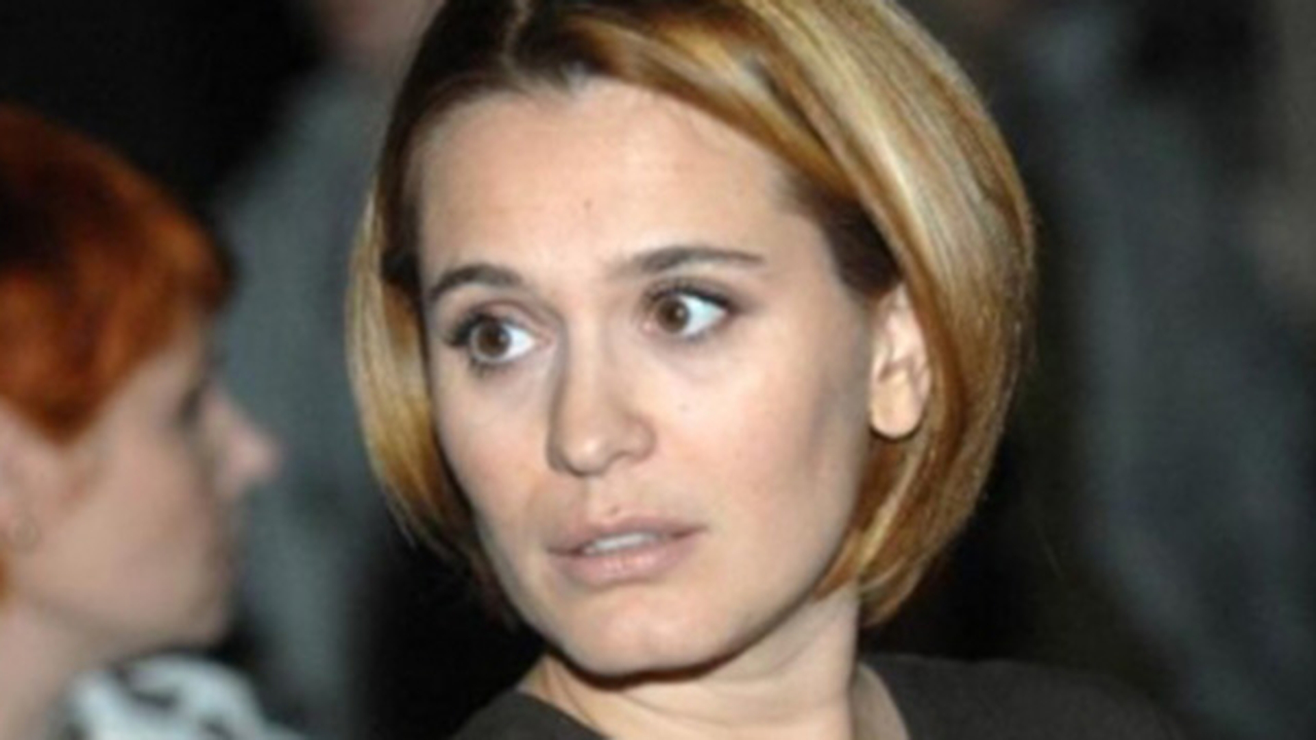 Zi de doliu national in semn de respect fata de victimele accidentului din Muntenegru! Cum a aparut Andreea Esca imbracata