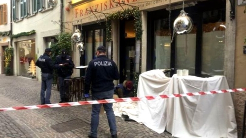 Un hoţ român a murit în Italia, după ce a căzut de pe un acoperiş!