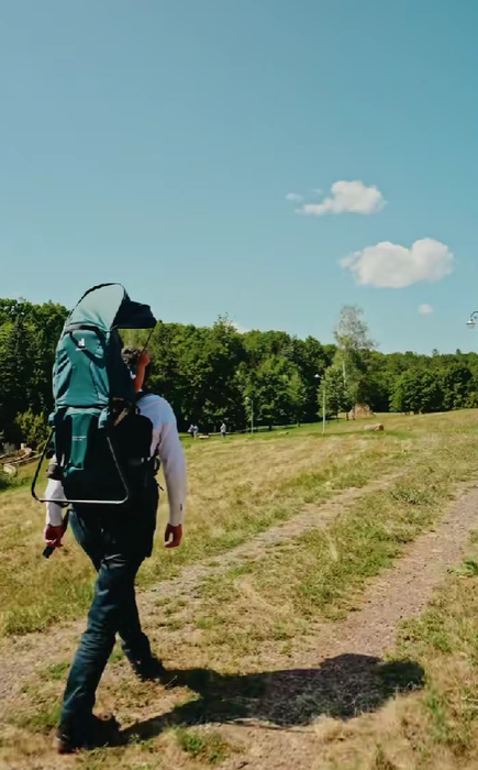 Nicușor Dan și familia lui s-au plimbat în natură/ Sursa foto: TikTok