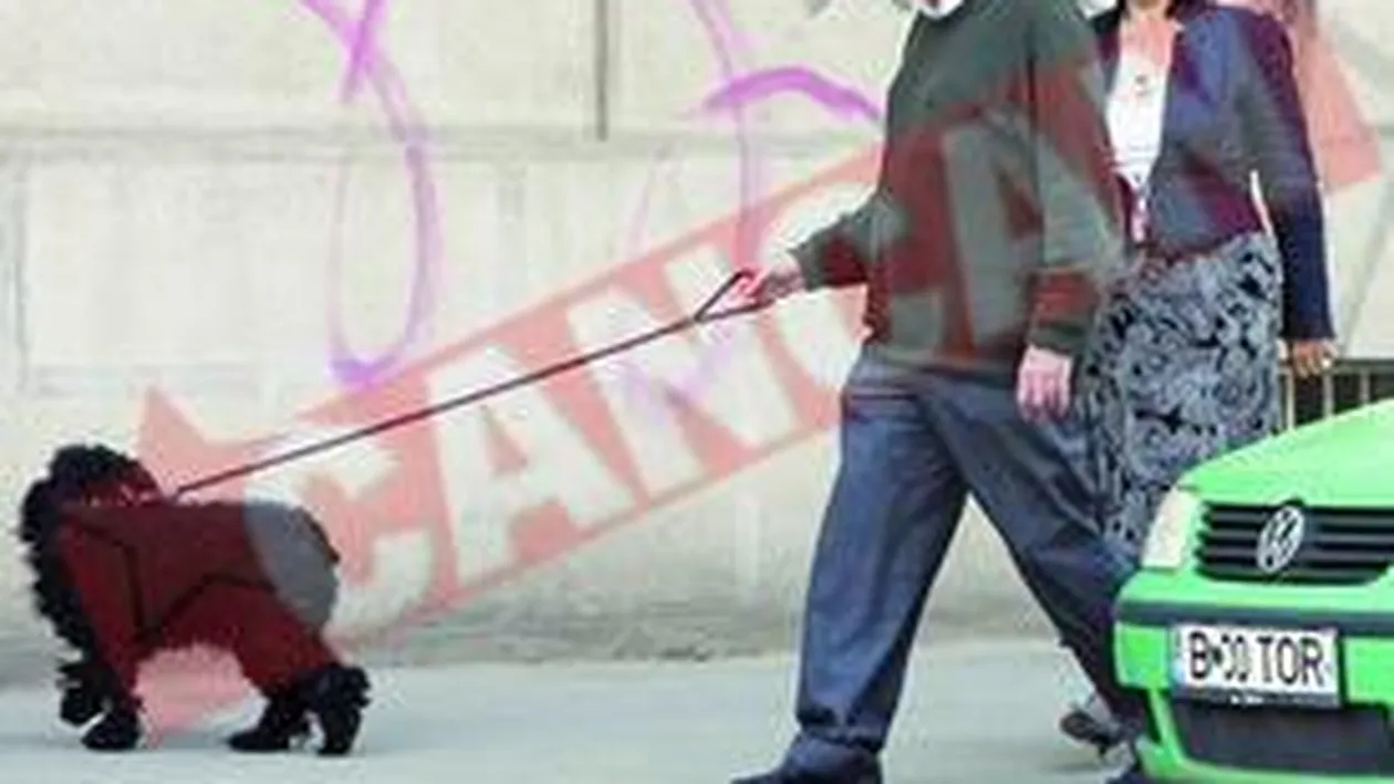Babiuc, la plimbare cu sotia si canisul