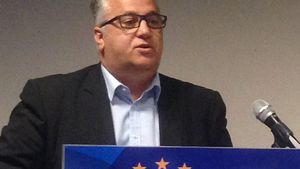 Cum l-am filmat pe un senator PNL pe care l-a lăsat bateria! Imagini de cascadorii râsului