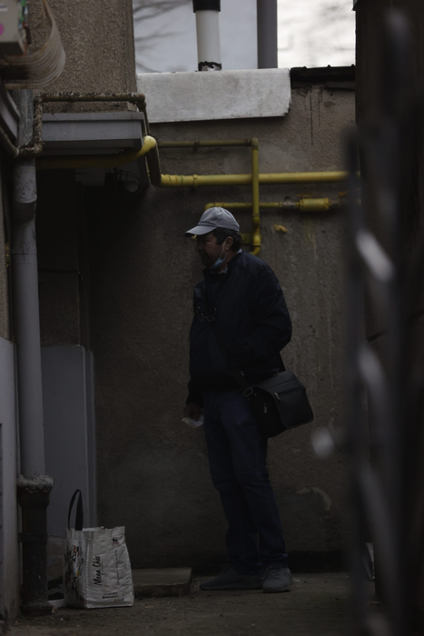 Poștașul l-a vizitat pe maestru înainte de venirea ambulanței (Foto: CANCAN.RO)