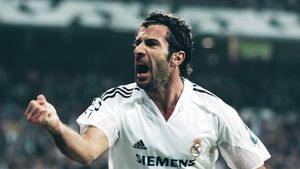 Luis Figo, la 48 de ani
