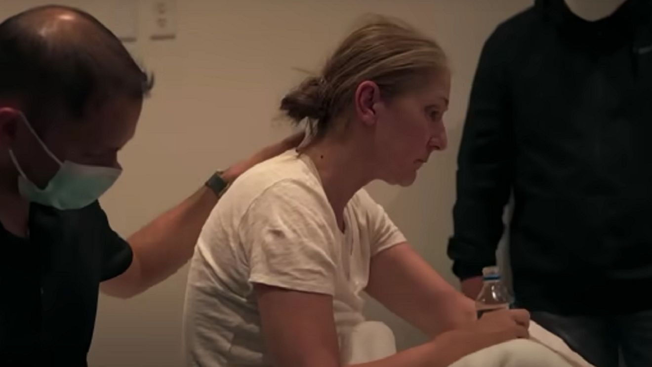 Cutremurător! Celine Dion a făcut convulsii în timp ce filma un documentar. Starea cântăreţei, tot mai precară