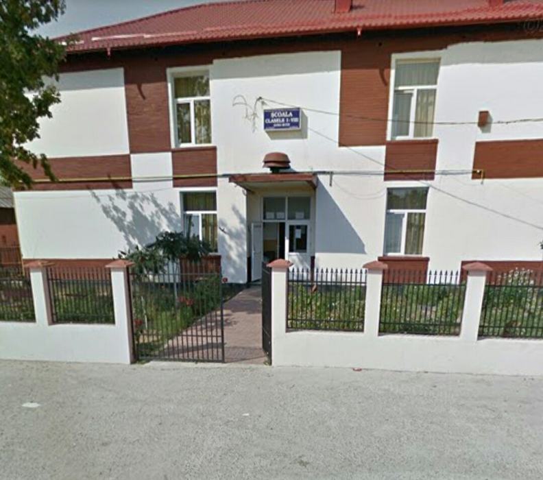 Copiii din Gura Șuții au refuzat să mai vină la școală