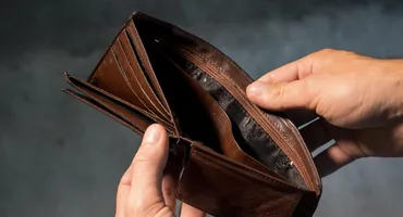 Val nou de scumpiri de la 1 iulie 2025. Românii vor scoate de 3 ori mai mulți bani din buzunar