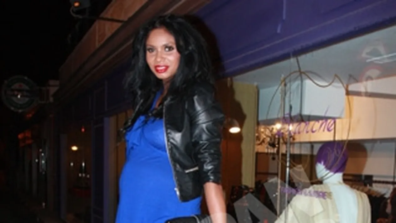 O bruneta frumusica, cu o ditamai burtica! Ghici cine e?