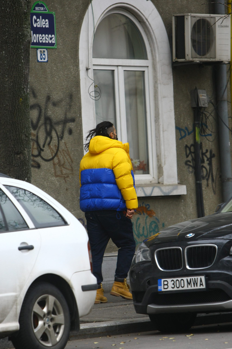 Smiley, în timp ce se îndrepta spre mașina lui