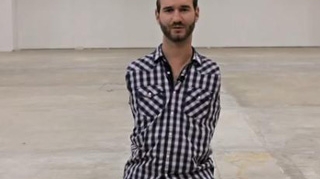 VIDEO Nick Vujicic, barbatul fara mani si fara picioare, s-a insurat si a plecat in luna de miere!