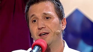 Andi are talent! Juratul si-a uitat rolul de la Romanii au Talent si a urcat pe scena! Vezi ce piesa a interpretat