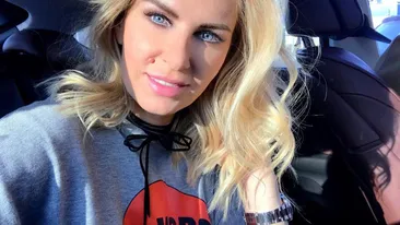 ANDREEA BĂNICĂ, apariţie hot în direct! Artista nu a purtat sutien şi a îmbrăcat o pereche de pantaloni minusculi