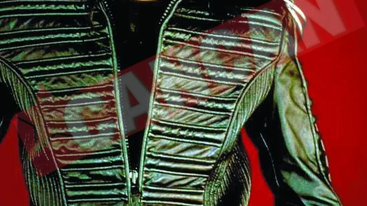 Michael Jackson a iesit pe strada rujat si fara masca