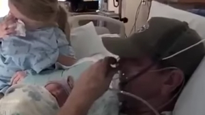 Soţul ei era pe moarte, iar femeia însărcinată le-a spus doctorilor să îi inducă travaliul: "Vreau să îl vadă măcar o dată înainte să moară!" Uite ce s-a întâmplat când i l-a pus în braţe 