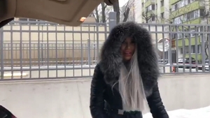 FOTO / Bianca Drăgușanu a oprit mașina și a început să țipe în plină stradă: "Taci, nu mai spune nimic, sper că Victor doarme". Ce a pățit vedeta