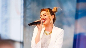 Apariţie sexy în prima ediţie a emisiunii pe care o prezintă! LIDIA BUBLE nu poartă sutien şi a făcut senzaţie cu ţinuta ei