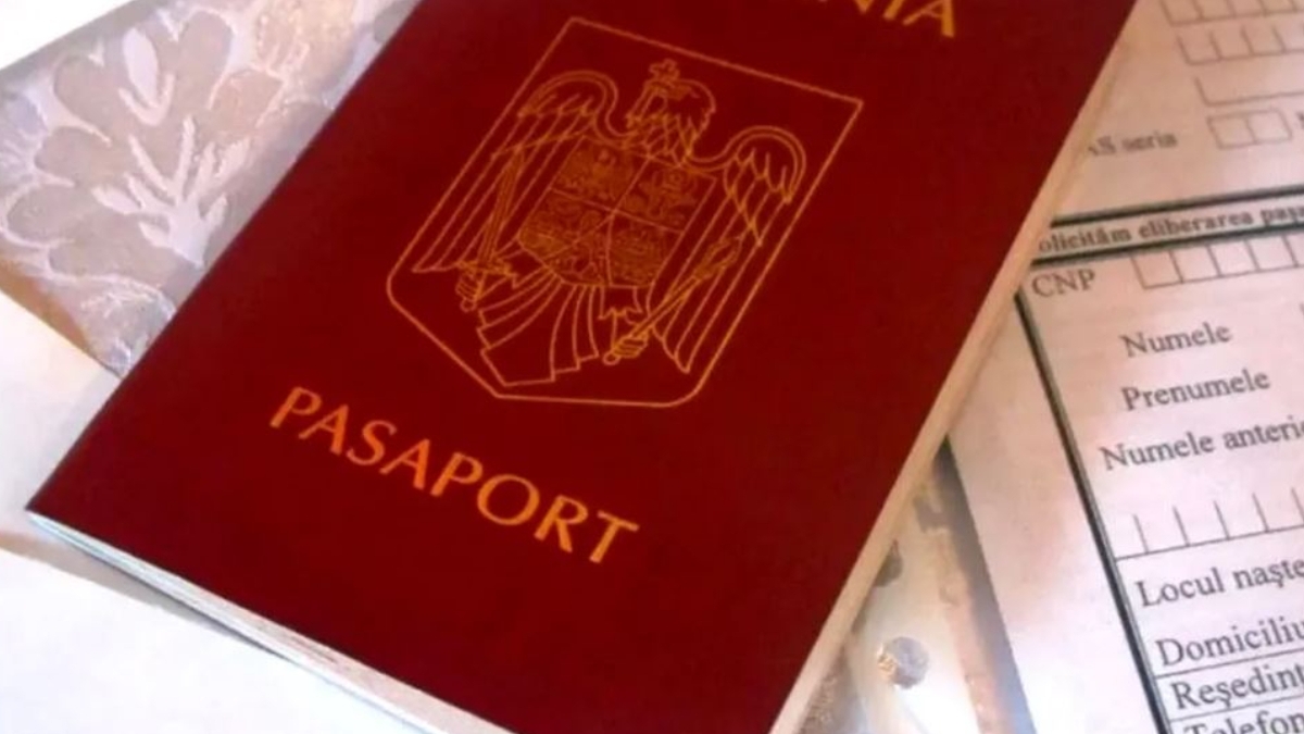 Cât costă un paşaport românesc, în 2024? Ce taxe trebuie să achite românii şi ce documente trebuie să aibă la ei