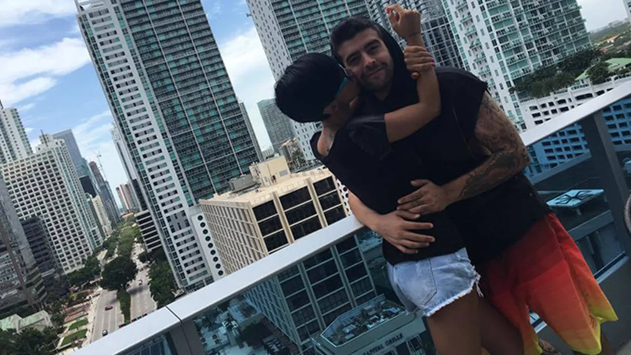 ADELINA PESTRIŢU i-a înnebunit pe americani cu silicoanele ei! Cum s-a pozat iubita lui SPEAK pe plajă, la Miami!