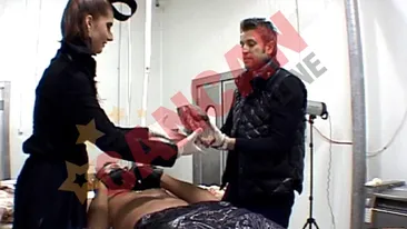 Perversiuni culinare! Concurentele lui Botezatu au pozat in abator cu halca in gura