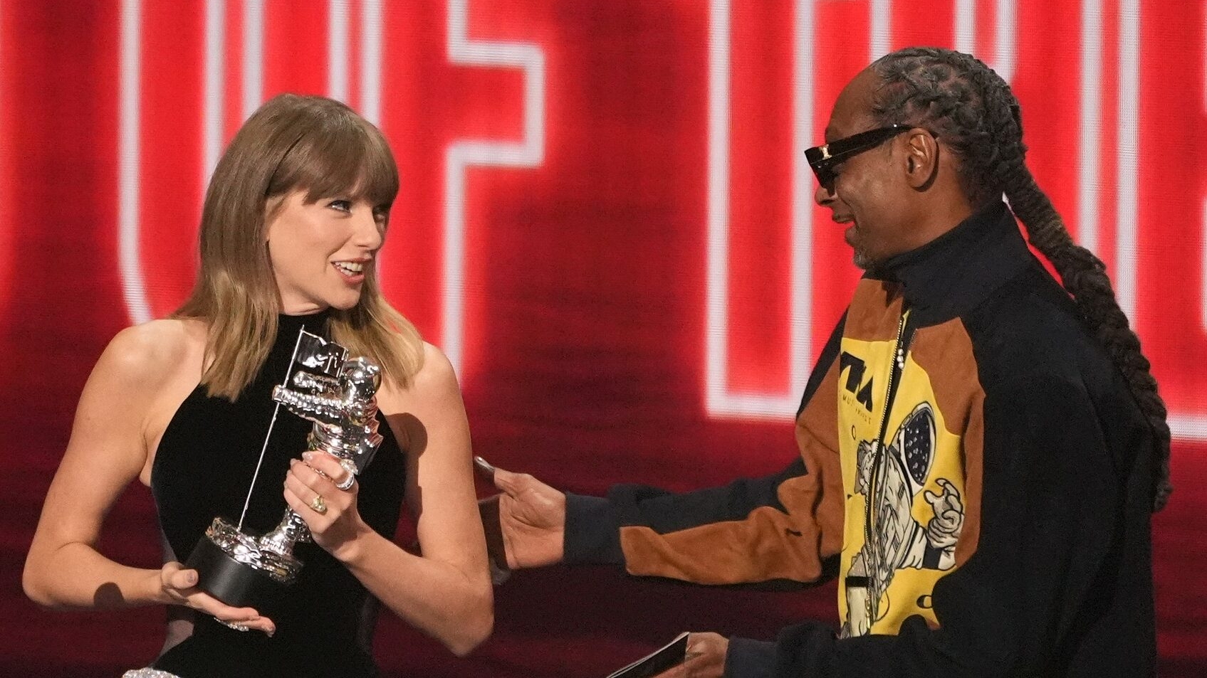MTV VMAs 2026 | Madonna a dominat gala, iar Taylor Swift a primit marele premiu al serii. Lista completă a câștigătorilor