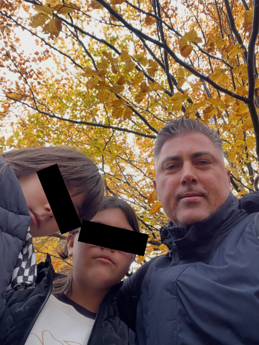 Motivul pentru care fetițele lui Alexandru Ciucu apar mereu serioase în pozele cu el. Ce a dezvăluit designerul