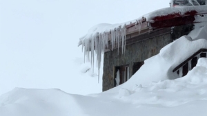 Strat de zăpadă de 50 cm în aceste orașe din România. Meteorologii și autoritățile, în alertă