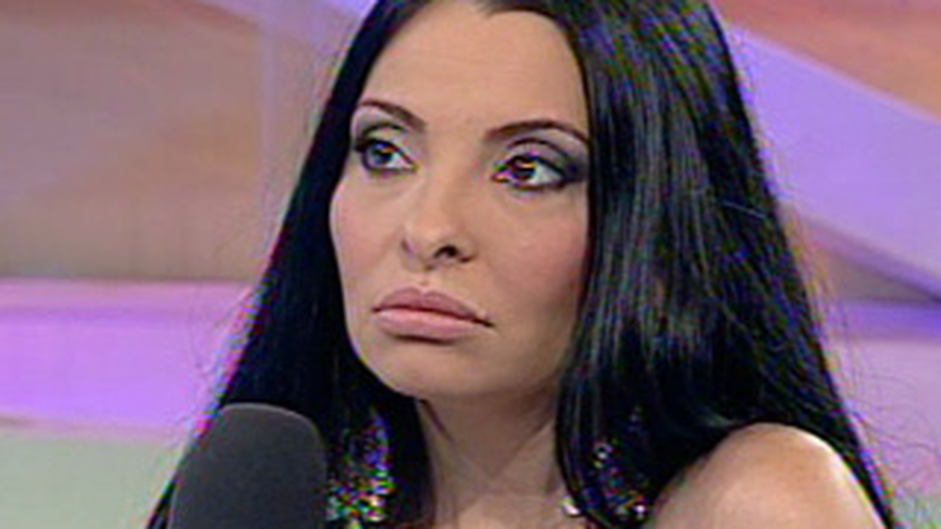 Dansatoarea Mona trece printr-o drama de nedescris: "Am facut avort spontan pentru ca mi-am prins logodnicul in pat cu alta"