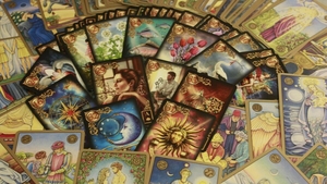 Cartea de Tarot de azi, 2 aprilie 2026. Valetul de Cupe, când sufletul vorbește mai tare decât mintea