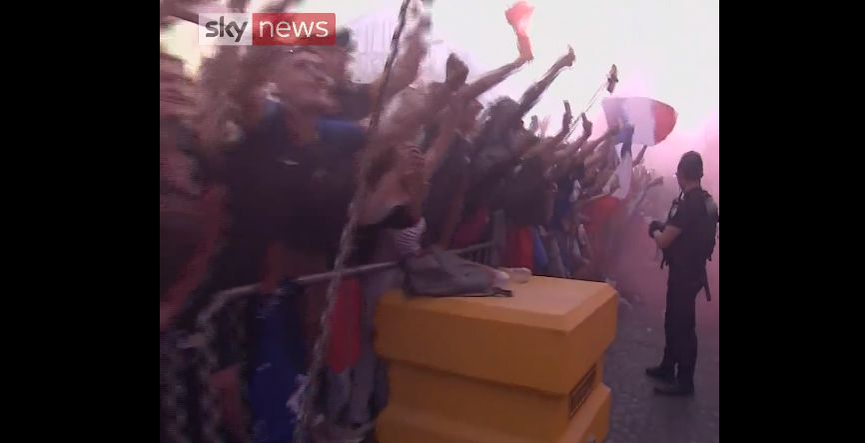 Sute de mii de francezi au sărbătorit pe Champs Elysee, după victoria de la Campionatul Mondial 2018