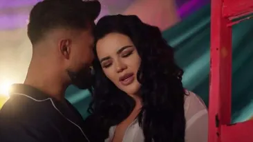 Clipul care face înconjurul internetului. Carmen de la Sălciua și Jador, îmbrățișări și sărutări pasionale