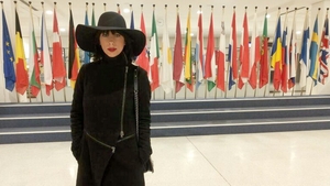 Sophia calca pe urmele Elenei Basescu. N-ai sa crezi in ce tinuta si-a facut solista aparitia la Parlamentul European