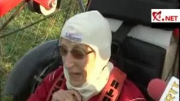 VIDEO La 90 de ani a zburat cu parapanta: A fost exceptional, spendid si m-am simtit perfect