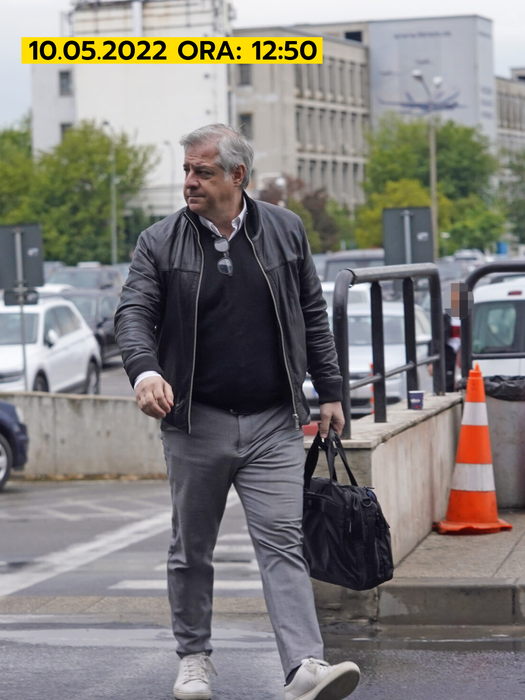 Alexandre Eram pleacă, îngândurat, departe de problemele casnice. Va reuși, oare, să treacă treacă peste "Puștiulică" și "Confident"? / (Foto: CANCAN.RO)