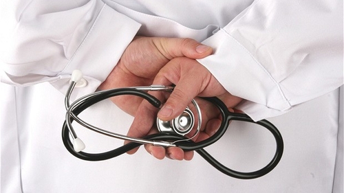BANC | Doctorul Popescu s-a culcat cu una dintre pacientele lui