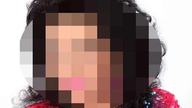 Castiga zeci de mii de dolari, dar a uitat sa mearga de luni bune la masaj anticelulitic! Ce vedeta e plina de grasime pe brate?