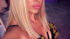 Anda Adam, apariție de senzație pe plajă! Costumul de baie minuscul i-a lăsat gură-cască pe toți