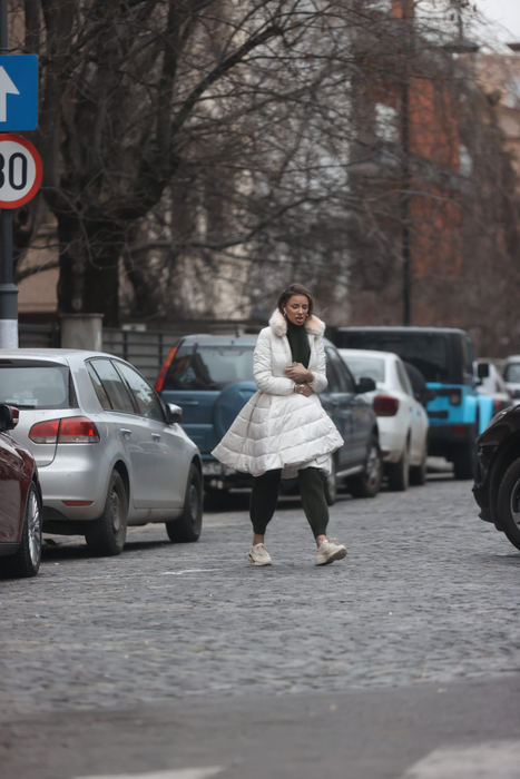 Bianca Drăgușanu și-a uitat telefonul în baie, la restaurant, iar pentru a-l recupera a plătit o recompensă de 500 de euro