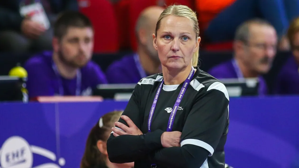 Fosta antrenoare de la CSM București, reținută de Poliție în aeroport: ”M-au interogat despre documente și plăți”