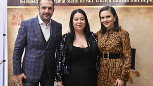 Oana Roman “și-a sculptat” fața! S-a filmat în timpul procedurii estetice