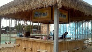 Povestea anului! Roxana și Daniel au avut curajul să înceapă aventura vieții în Zanzibar. Viața lor s-a schimbat când cineva le-a pus mâna pe umăr și i-a întrebat...