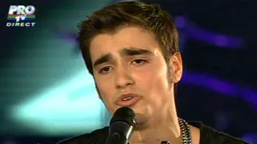 Un concurent de la Vocea Romaniei i-a facut o surpriza lui Smiley! A cantat perfect melodia In lipsa mea!