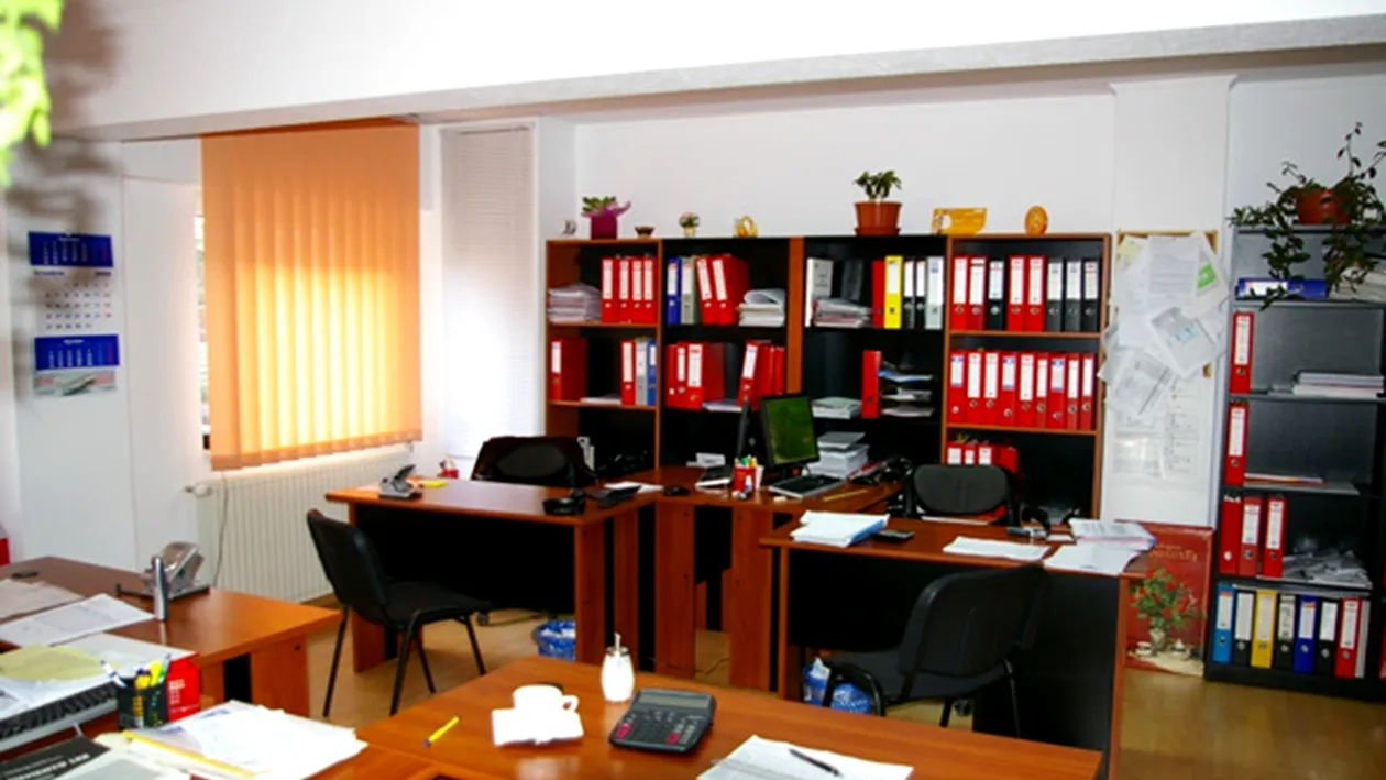 Ce salariu are o secretară de primărie. Cât câștigă cu tot cu sporuri și bonusuri