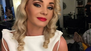 MARIA CONSTANTIN şi-a schimbat look-ul după terminarea ”Fermei Vedetelor”. Cum arată acum soţia lui MARCEL TOADER


