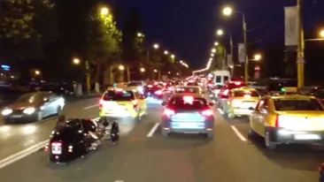 Mamaia a devenit neincapatoare! Incredibil cate coloane de masini s-au format pe strazi! Romanii au dat navala pe litoral