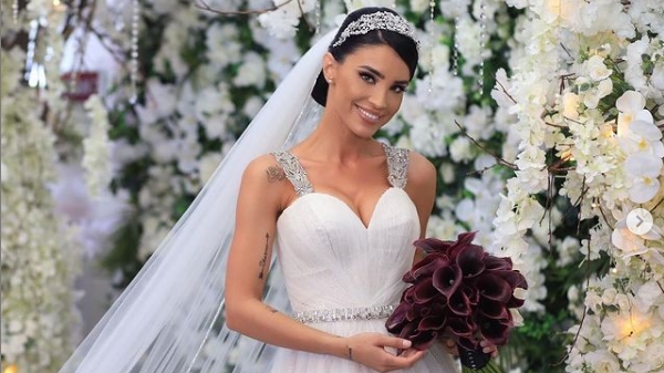 Adelina Pestrițu și-a scos la licitație rochia de mireasă pe care a dat 8.600 de euro: ”A venit momentul”