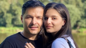 Fiica lui Liviu Vârciu îi calcă pe urme. Carmina își dorește o carieră muzicală: „Am moștenit vocea lui, dar parcă eu cânt mai bine”