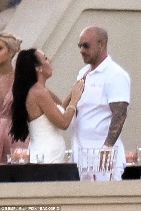 GALERIE FOTO. Au făcut spectacol la nunta tatălui său! Justin Bieber și Selena Gomez, poze incendiare! S-au pipăit de față cu toată lumea!